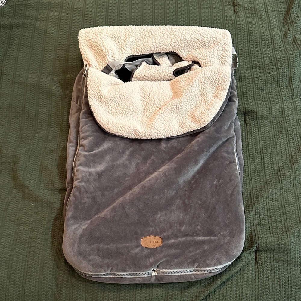 JJ Cole Charcoal BundleMe Bunting Bag